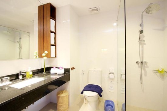 Kamala Dreams Hotel — Bathroom