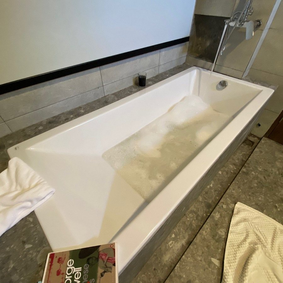 Kanbawza Hinthar Hotel — Bathroom