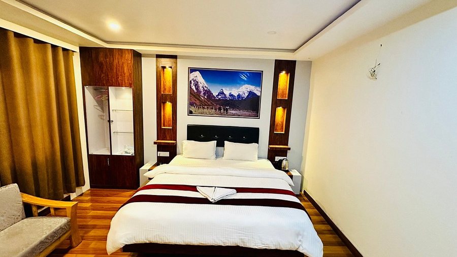 Kanchenjunga White House — Guest room