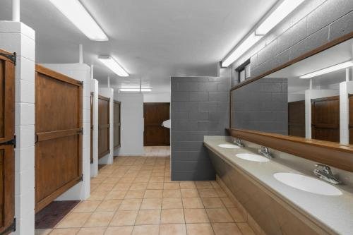 Kane Creek Campground and RV Park — Bathroom