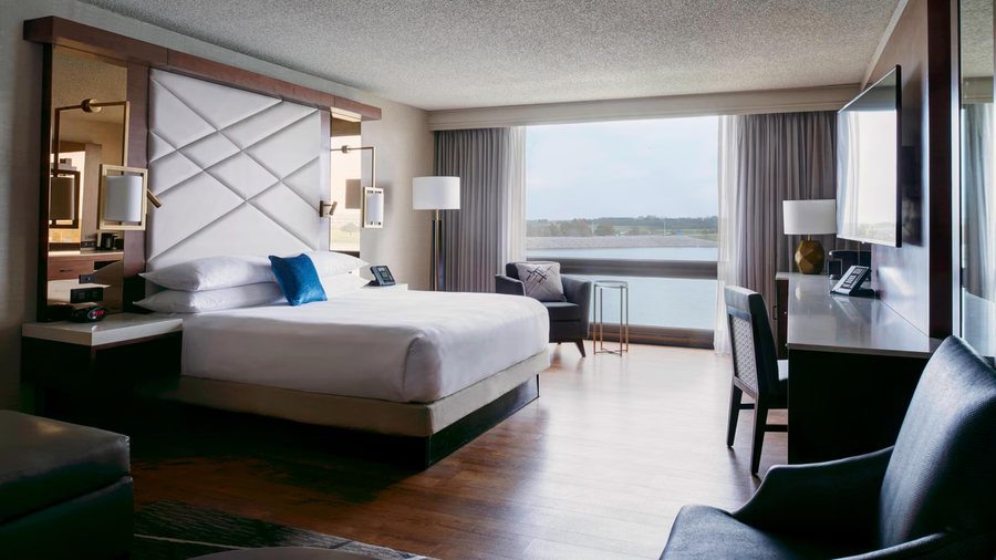Kansas City Airport Marriott — Guest room