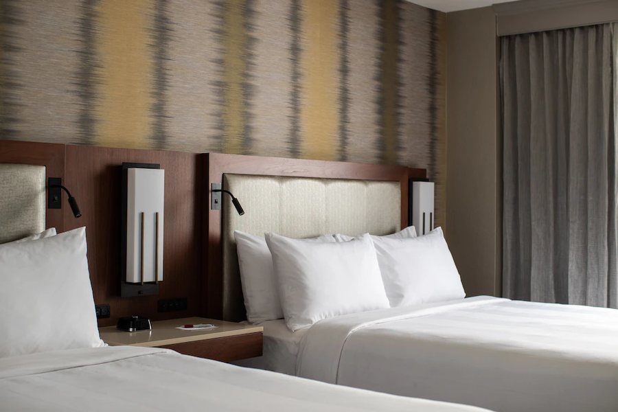 Kansas City Marriott Downtown — Guest room