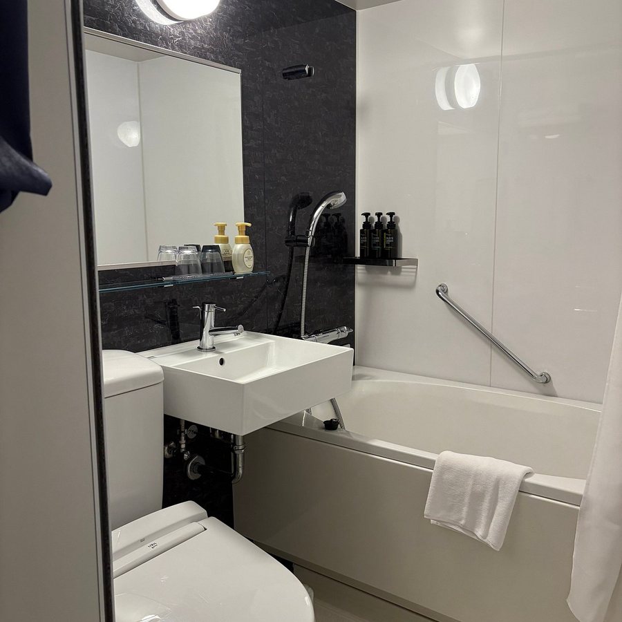 Karasuma Kyoto Hotel — Bathroom