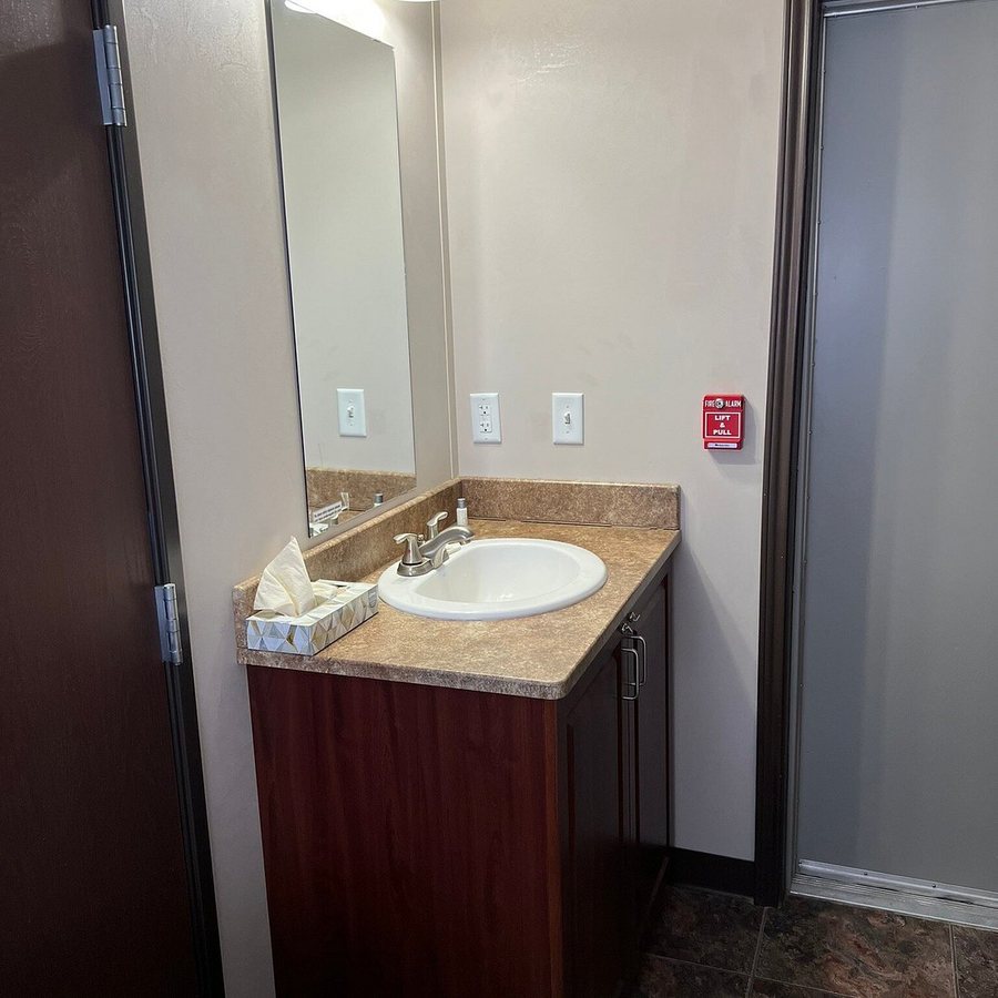 Karbani Inn — Bathroom