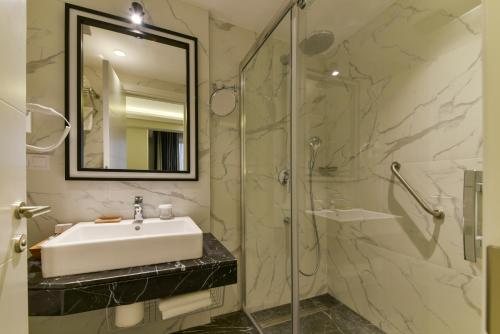 Kare Hotel Sultanahmet Istanbul — Bathroom