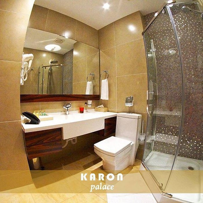 Karon Hotels Lajpat Nagar — Bathroom