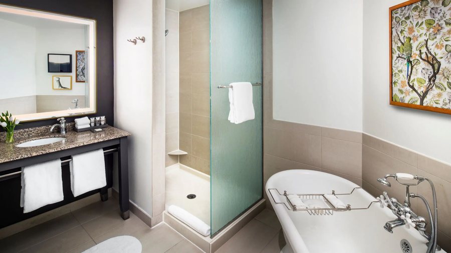 Kasa Altmayer Savannah — Bathroom