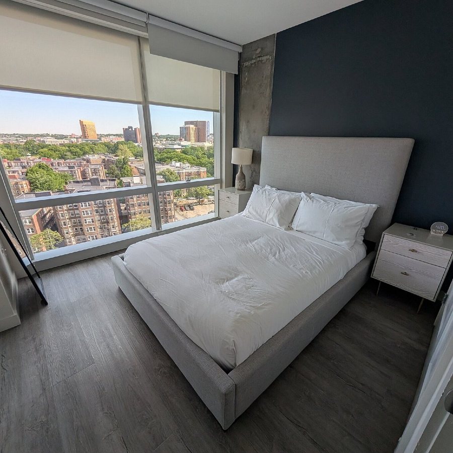 Kasa Boston at Fenway — Guest room