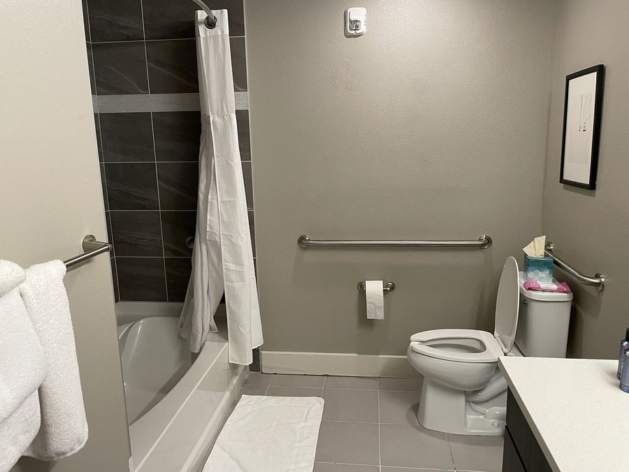 Kasa Denver Union Station — Bathroom
