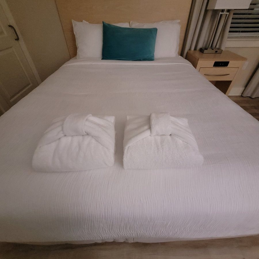 Kasa Gold Coast Inn Traverse City — Guest room