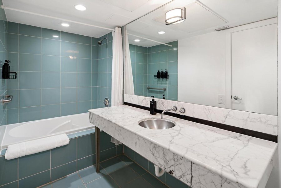 Kasa La Flora Miami Beach — Bathroom
