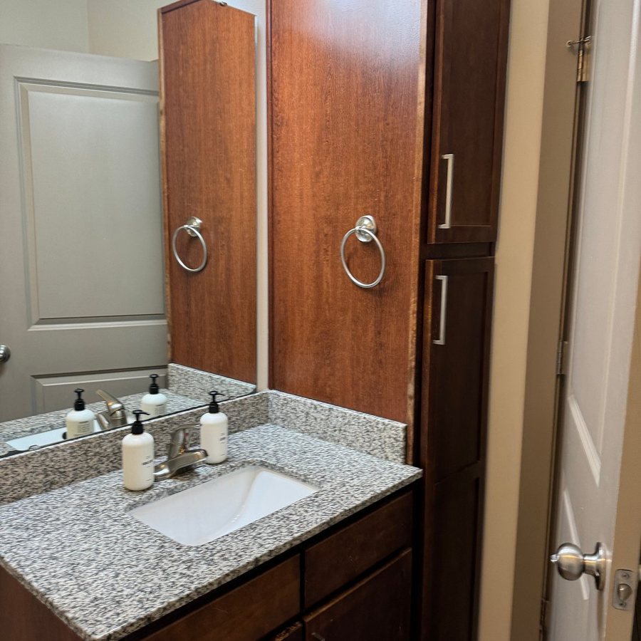 Kasa Southside Wilmington — Bathroom