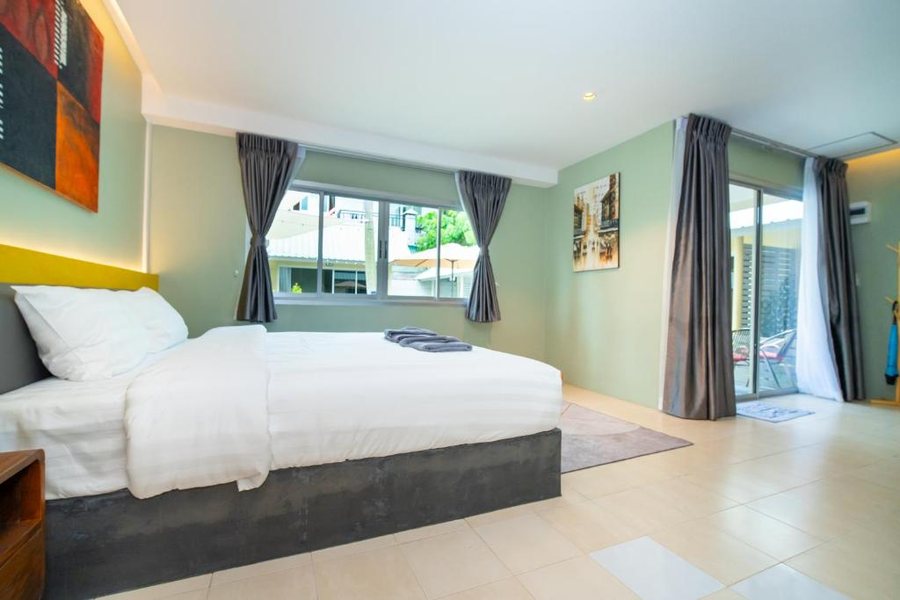 Kata Beachwalk Hotel and Bungalows — Guest room