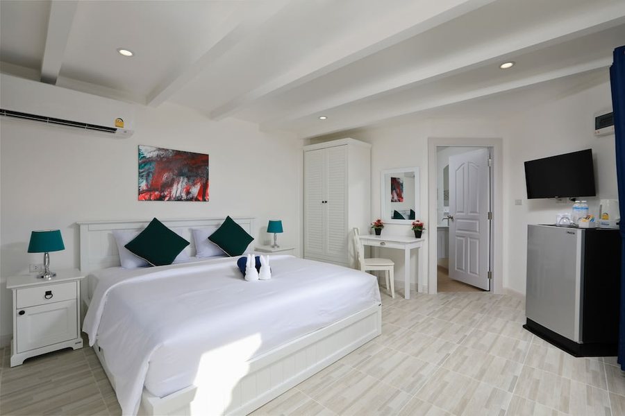 Kata Sea View Villas — Guest room