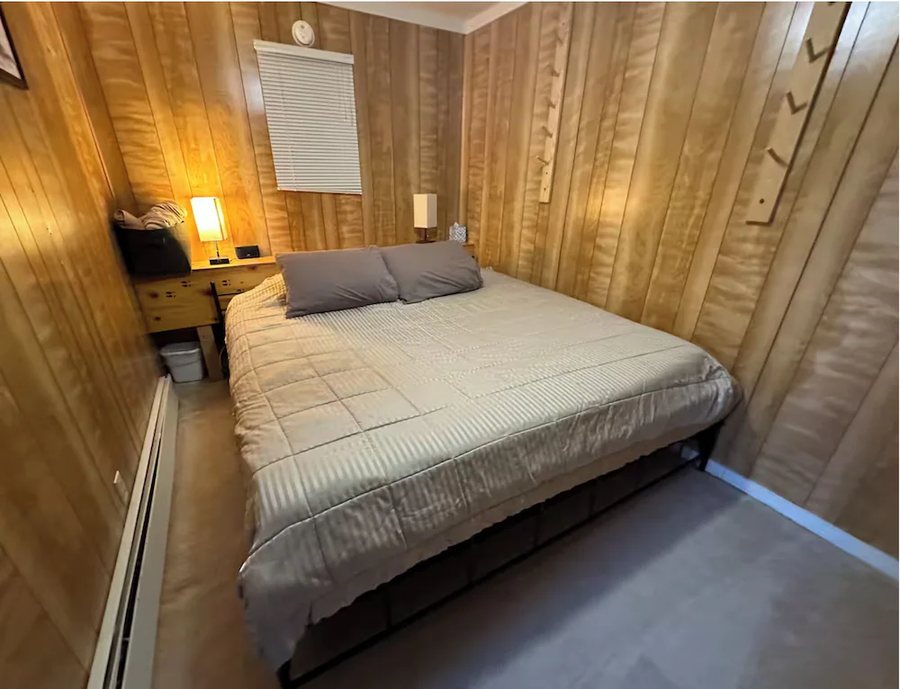 Katmai Lodge — Guest room