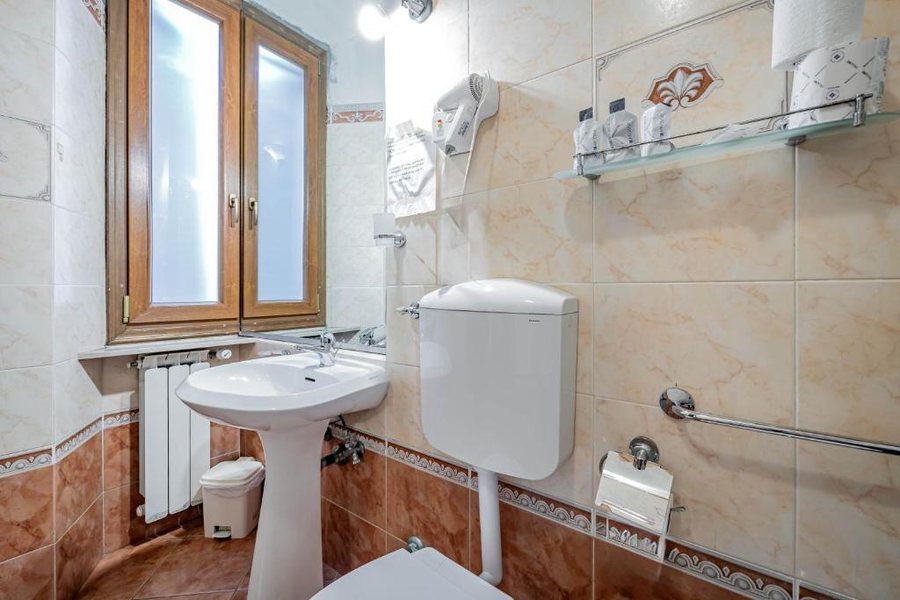 Katti House B B — Bathroom