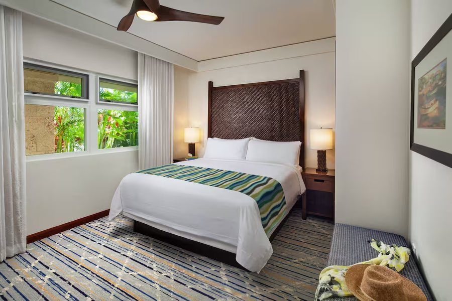 Kauai Palms Hotel — Guest room
