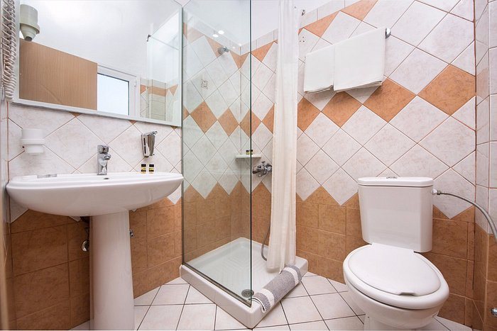 Kavos Plaza — Bathroom