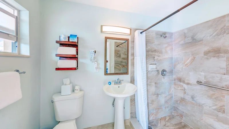 Kawama Yacht Club — Bathroom