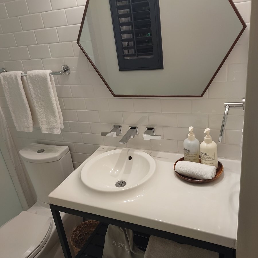 KAYAK Miami Beach — Bathroom