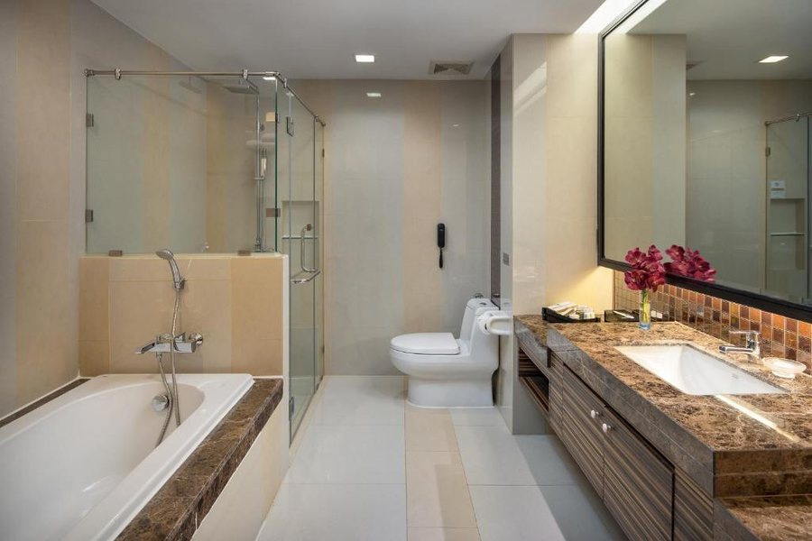 KC Place Hotel Pratunam — Bathroom