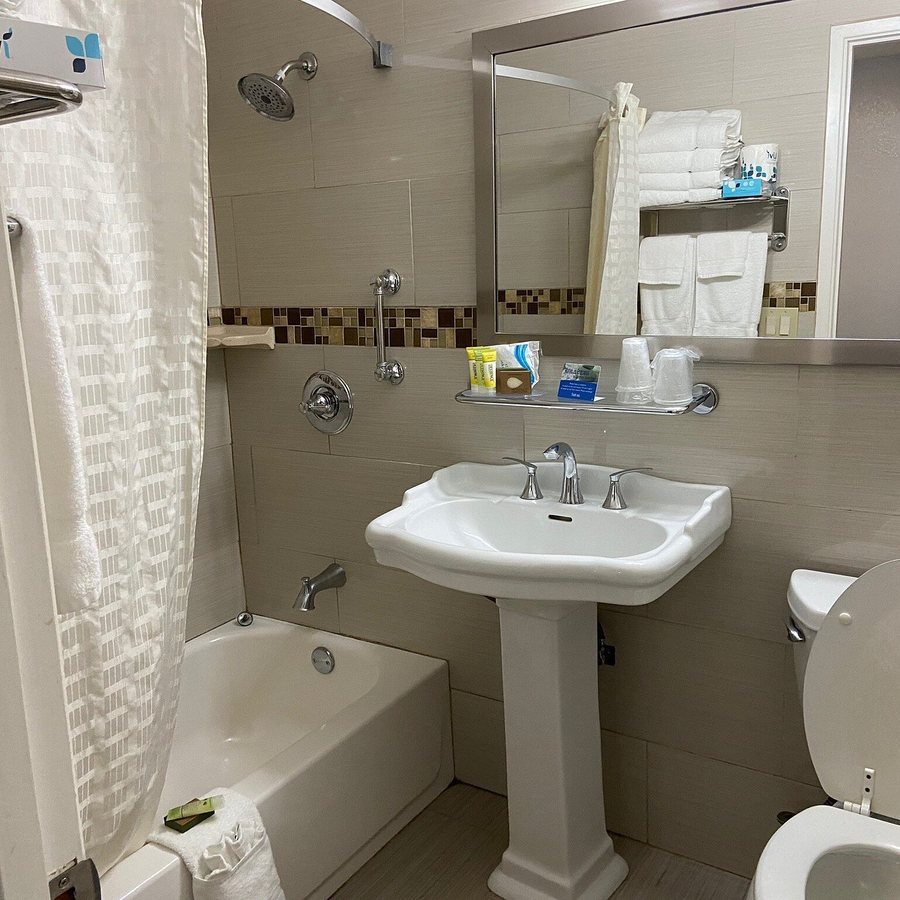 Keefer s Inn — Bathroom