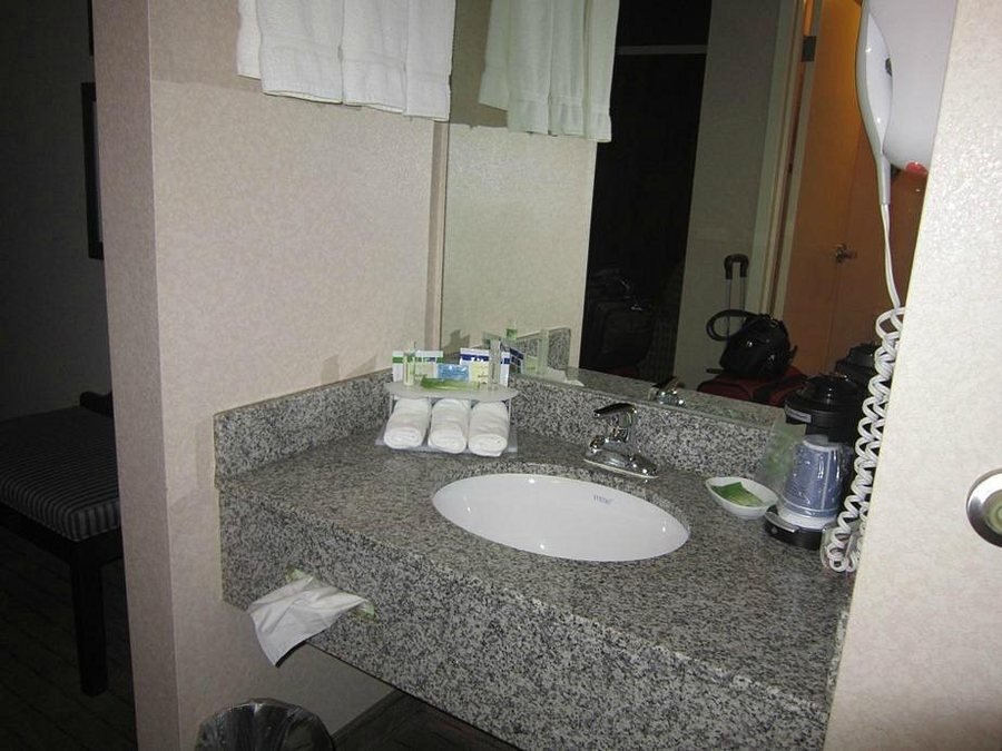Keene Elm City Hotel Ascend Hotel Collection — Bathroom