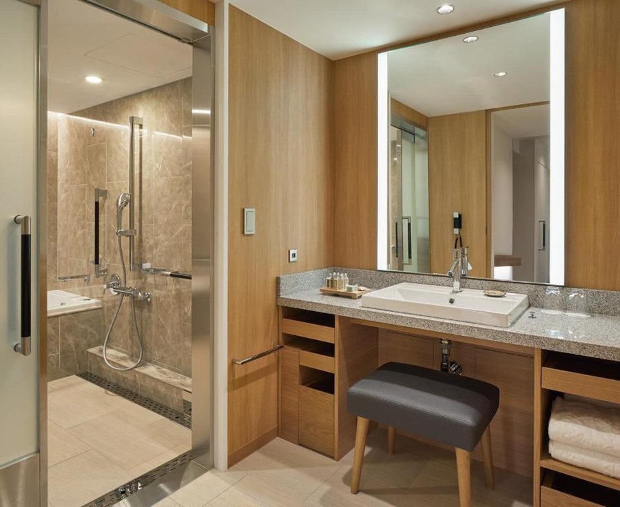 Keio Plaza Hotel Tokyo Premier Grand — Bathroom