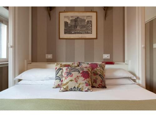 Kennedy Hotel — Guest room