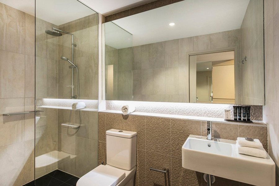 Kennigo Hotel Brisbane — Bathroom