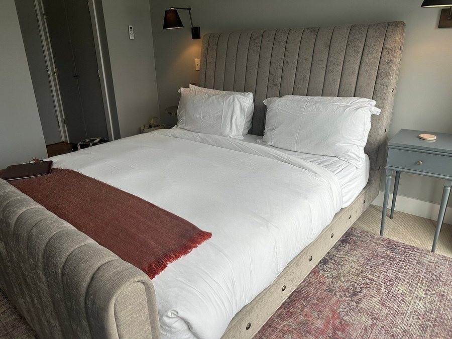 Kenoza Hall — Guest room