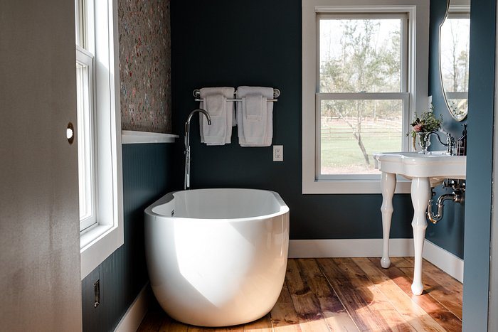 Kenoza Lake View Manor — Bathroom