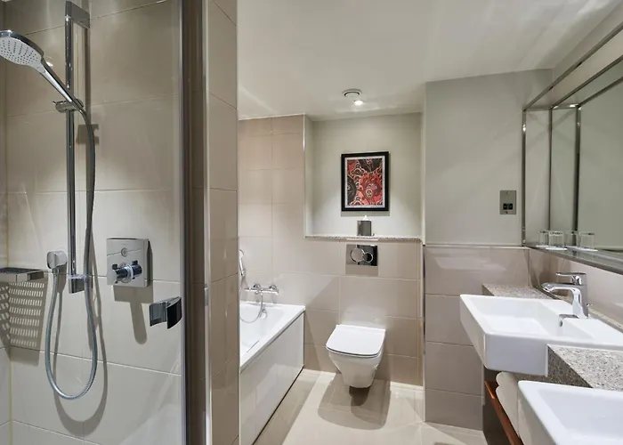 Kensington House Hotel London England — Bathroom