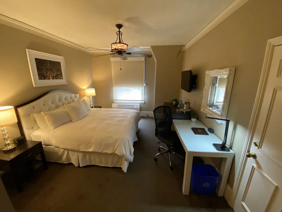 Kensington Park Hotel — Guest room