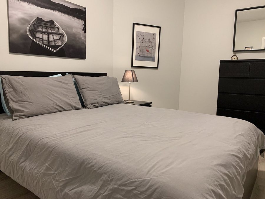Kensington Suites — Guest room