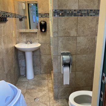 Kentucky Lakes Prizer Point KOA — Bathroom