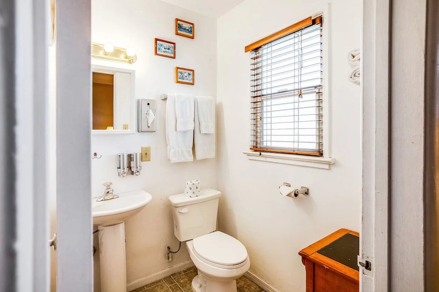 Kern Lodge Kernville — Bathroom
