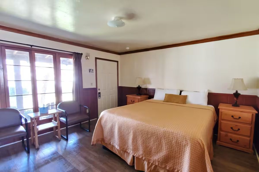 Kernville Inn — Guest room
