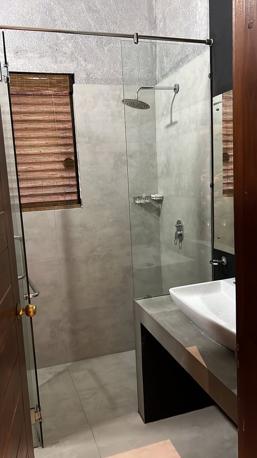 Kevan s Casa — Bathroom