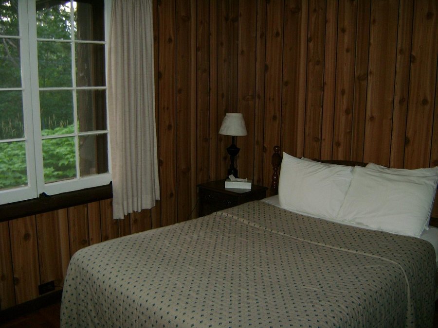 Keweenaw Mountain Lodge — Guest room