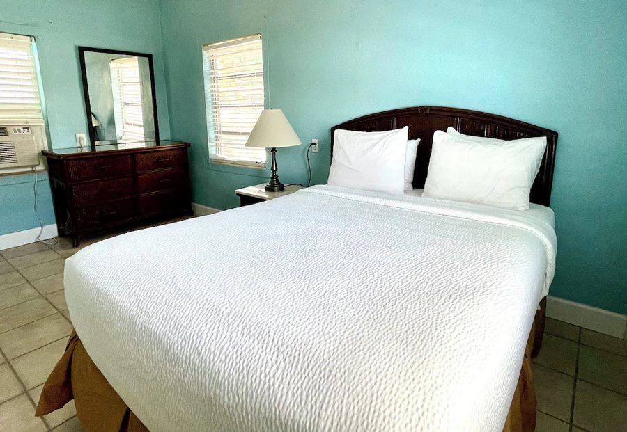 Key Largo Cottages — Guest room