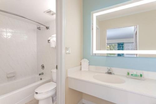 Key Largo Inn — Bathroom