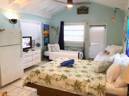 Key Lime Sailing Club and Cottages — Guest room