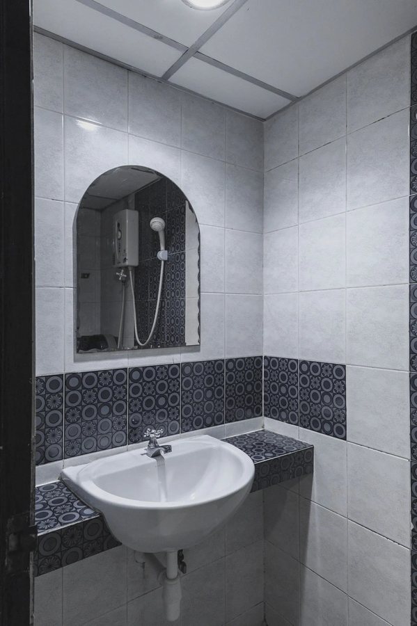 Khaosan Art Hotel — Bathroom