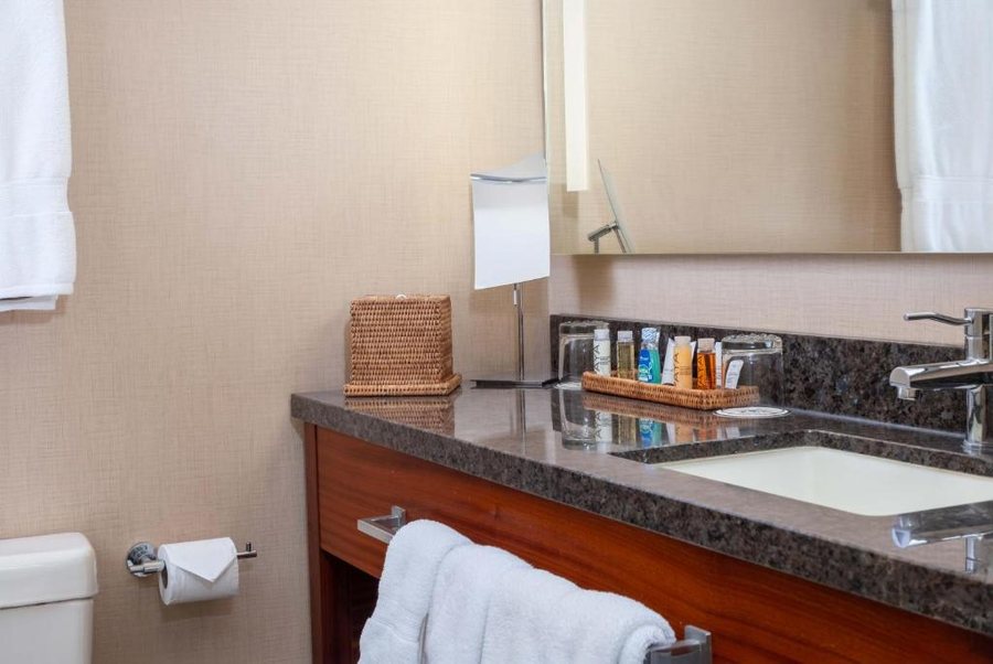 Kihei Holiday — Bathroom
