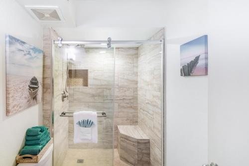 Kihei Surfside — Bathroom