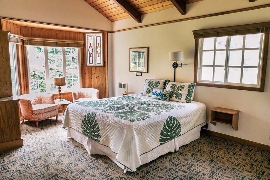 Kilauea Lodge and Restaurant — Guest room
