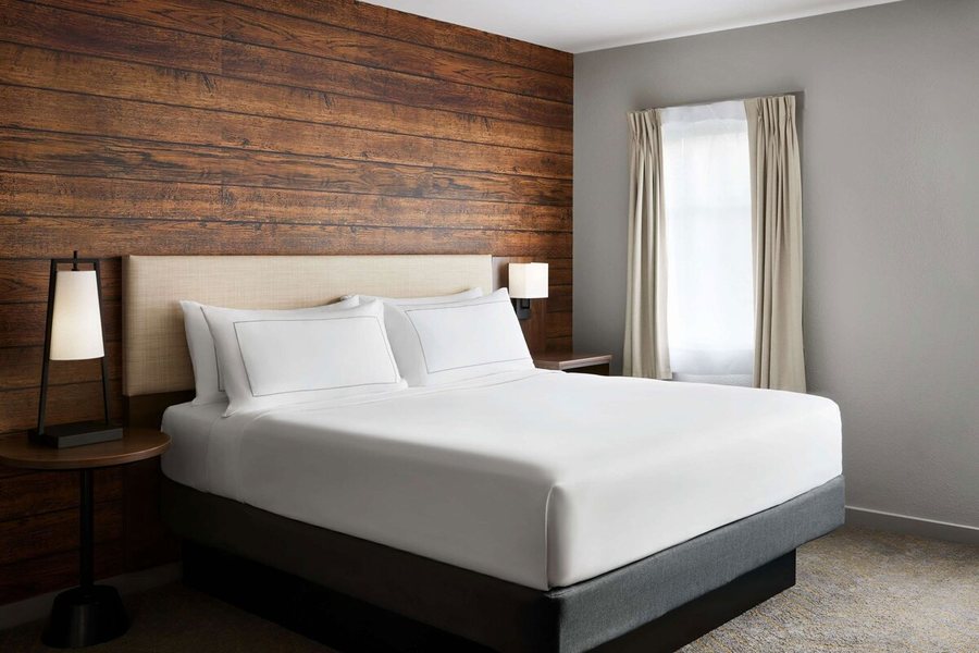 Killington Mountain Lodge Tapestry Collection by Hilton — Guest room