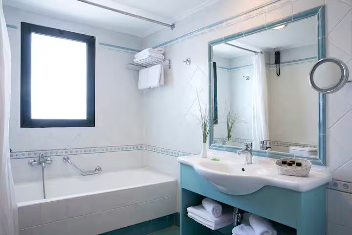 Kimon Hotel Athens — Bathroom