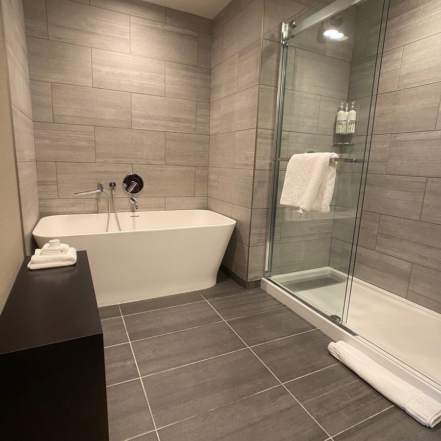 Kimpton Armory Hotel Bozeman — Bathroom